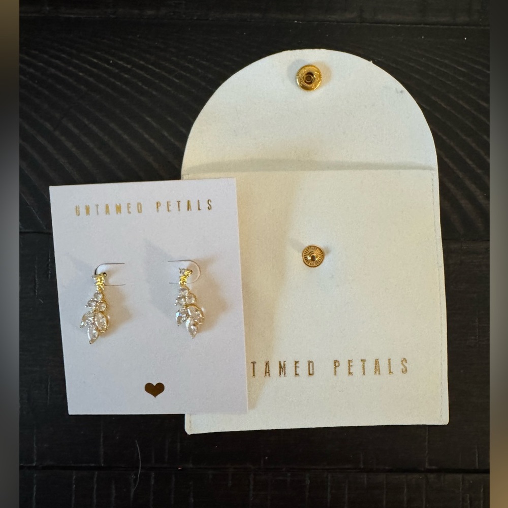 Untamed petals earrings